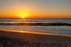 Cute 2 bedroom, 2 bath Condo at Folly Field Beach